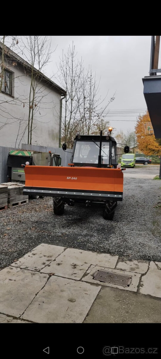 Zetor 6245 s radlicí a sypačem