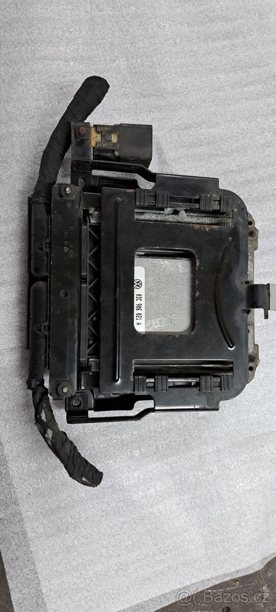 Řídící jednotka motoru VW 03C906021A