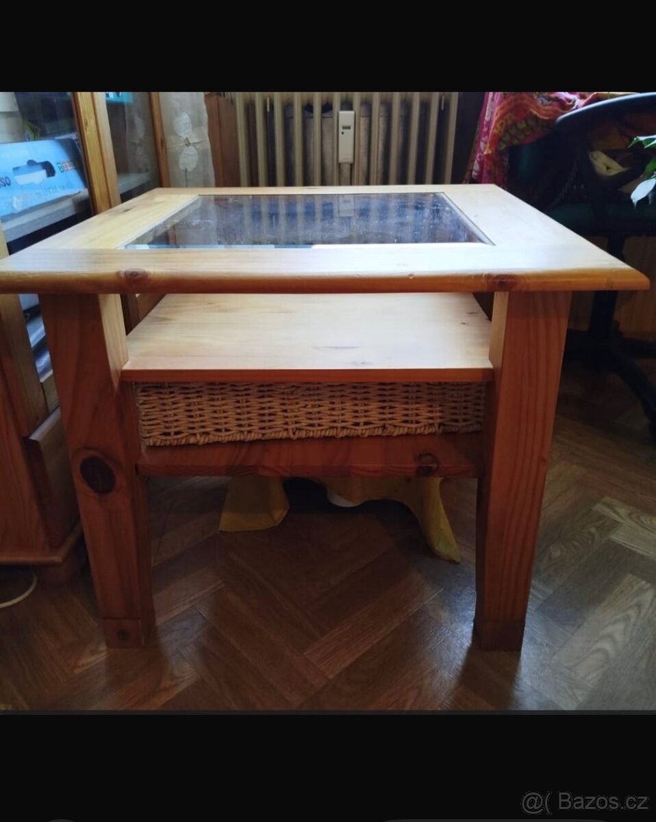 Stůl z masivu