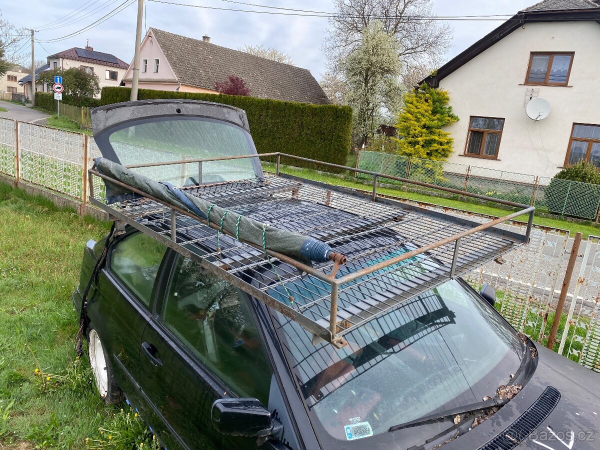 Zahrádka na auto