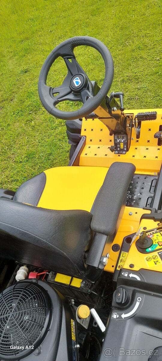 Zahradni traktor