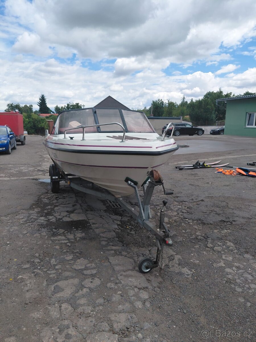 Motorový člun FIBERLINE G 16+  Johnson 70PS + přívěs
