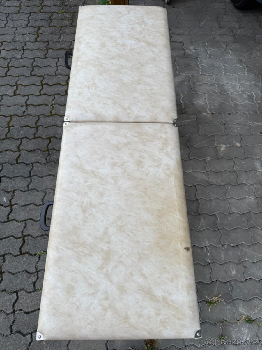 Masážní lehátko