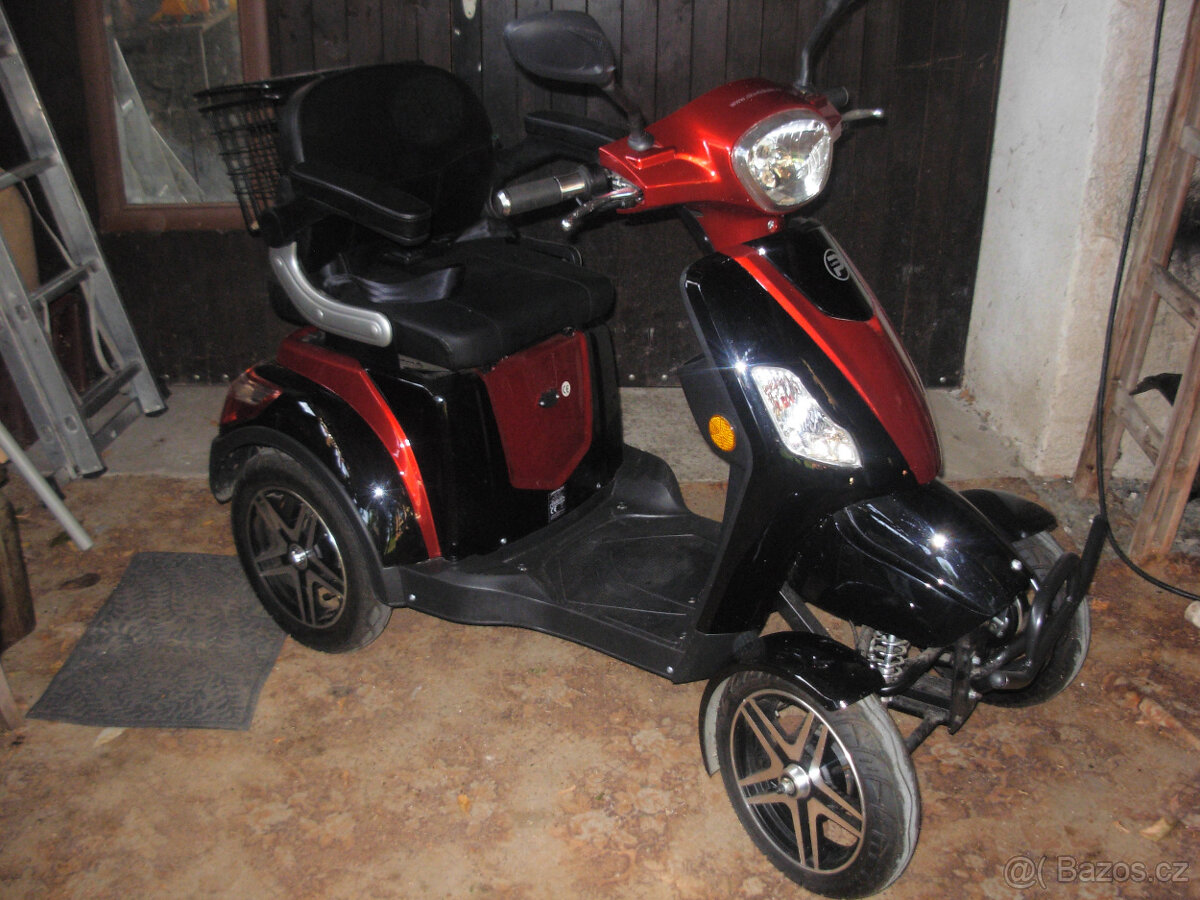 invalidní elekto vozík ,skůtr Selvo Lappo