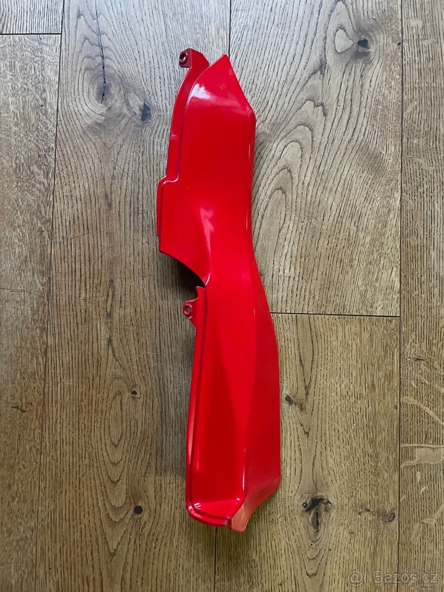 pravý plast Ducati 749 999