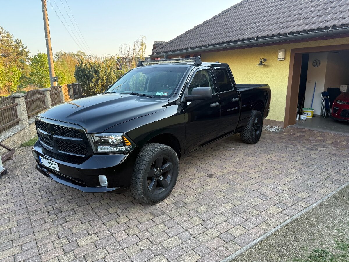Dodge Ram 1500 - 6míst