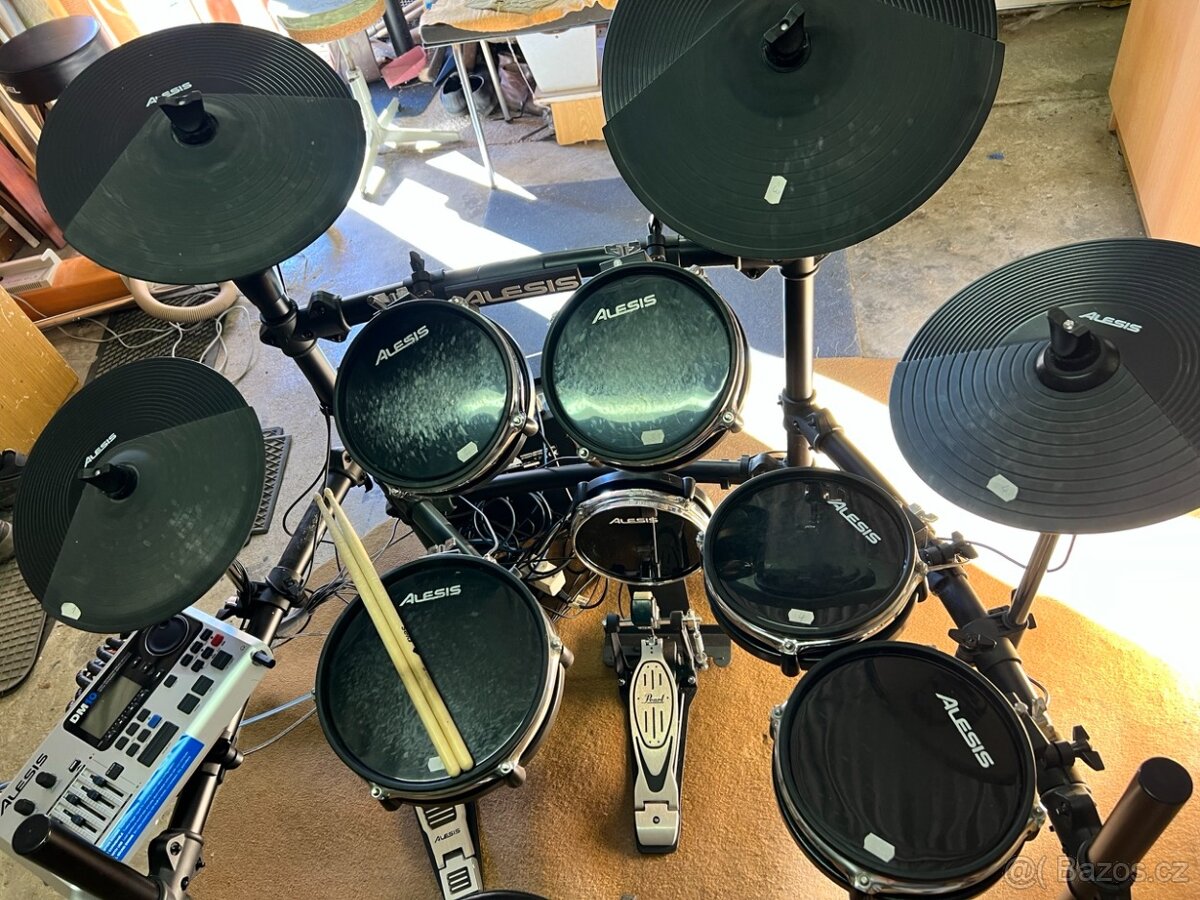 Alesis DM10 + Medeli AP30 kombo – komplet pro bubeníka