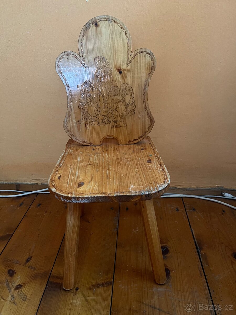 Dětská dřevěná židle