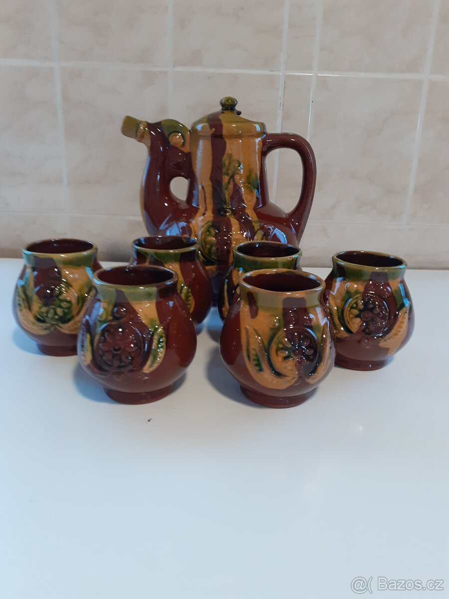 sada konvička a hrníčky