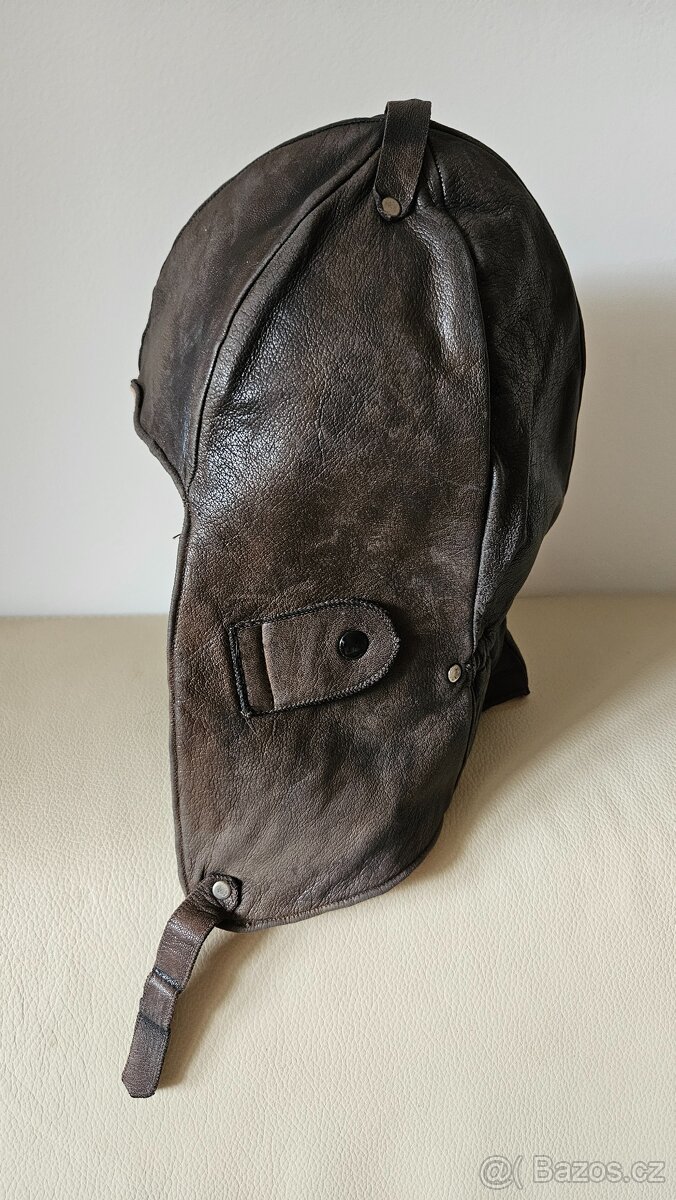 Kožená retro kukla