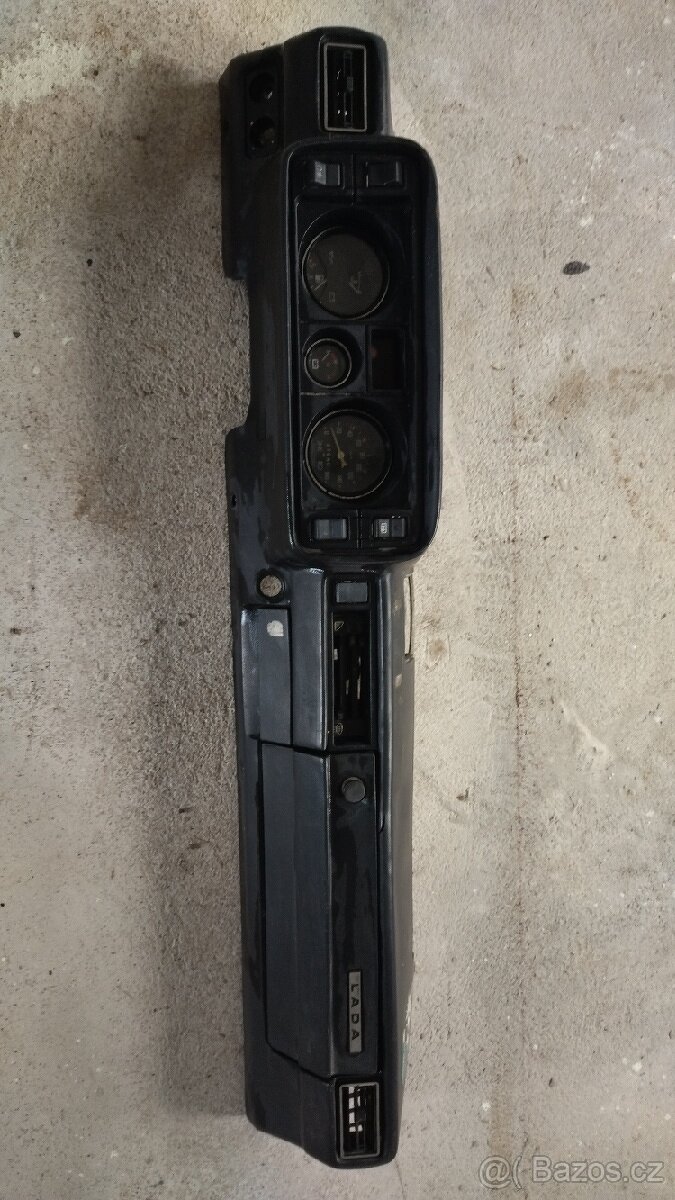 Přístrojová deska Lada