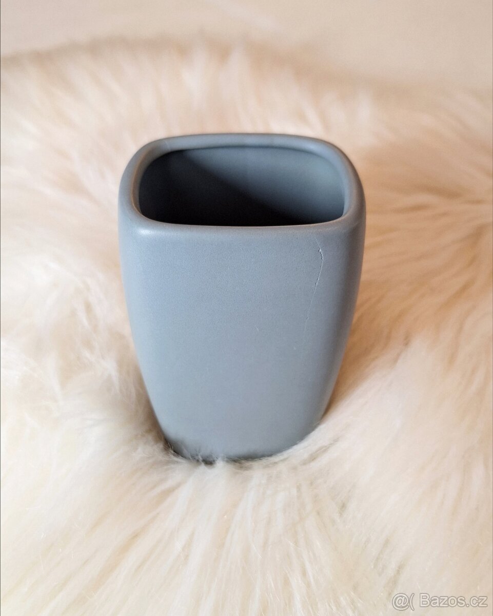 Kelímek keramický šedý