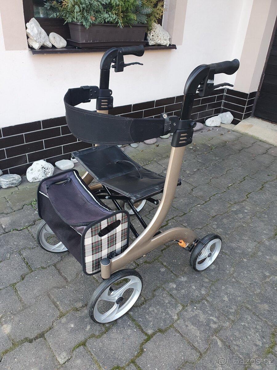 DMA skládací čtyřkolové chodítko