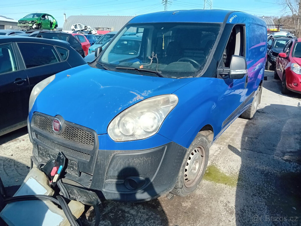 Fiat Doblo 1.3 JTD ( 263A2000 ) 66kW r.2013 modrá na náhradn