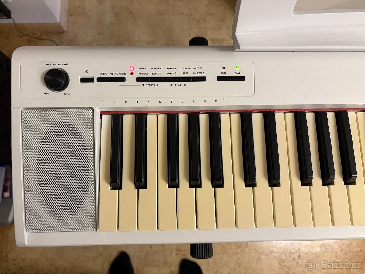 Yamaha NP 12 WH - klávesy s dynamikou