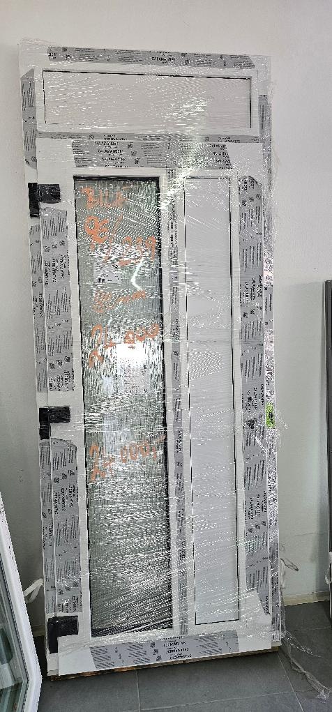 Dveře plastové vchodové