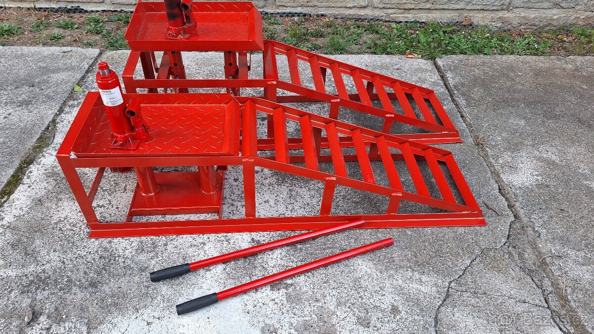 Nájezdové rampy s hydraulickým zvedákem