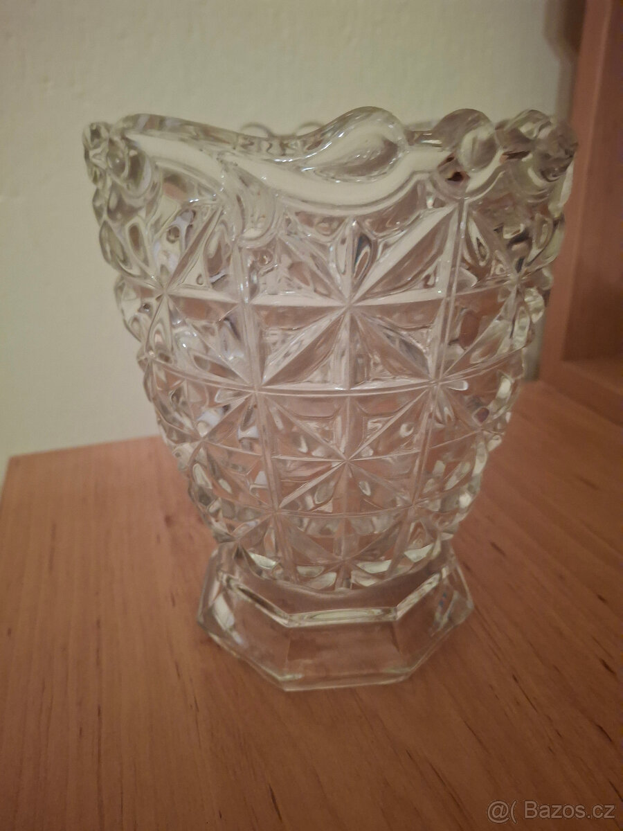 Skleněná váza na květiny