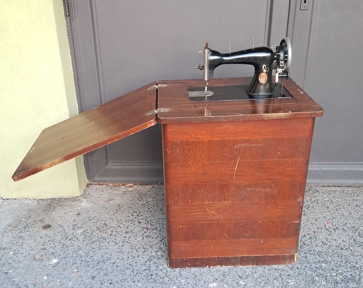 Starý šicí stroj
