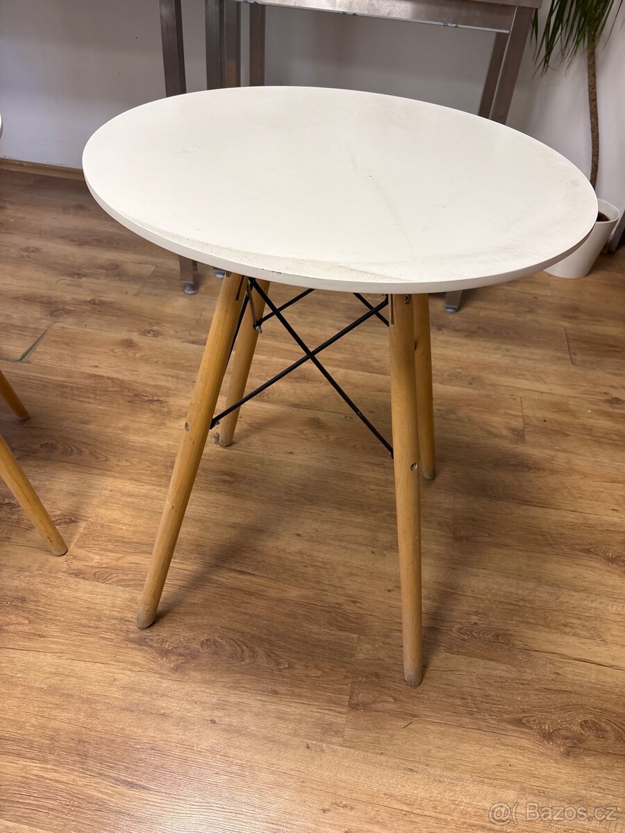 Stul kulatý bílý průměr 60cm