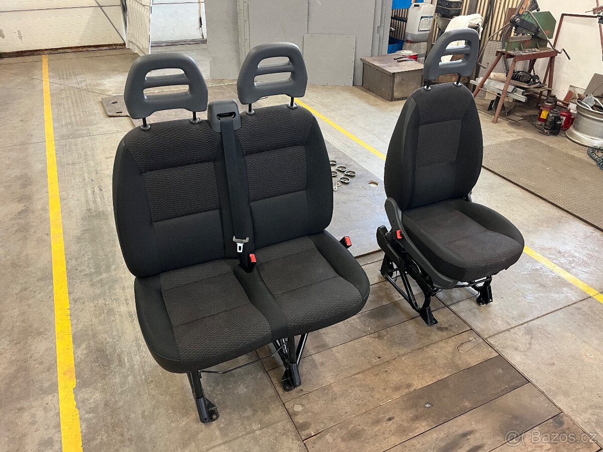 Prodám sedadla, podlada, boky