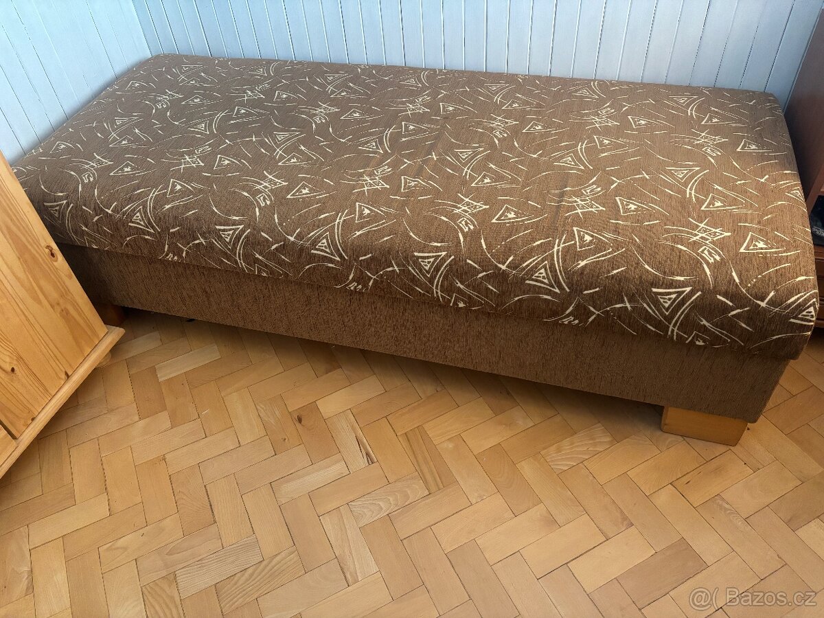 Čalouněná válenda