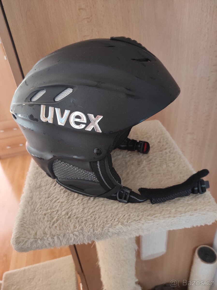 Lyžařská helma UVEX a REUSCH