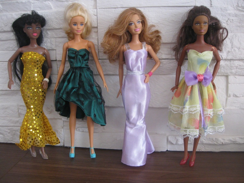 Akce doprava jen 30,- společenské šaty na Barbie