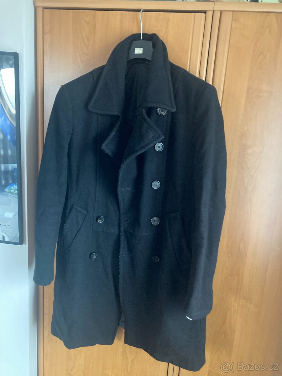 Černý kabát Zara