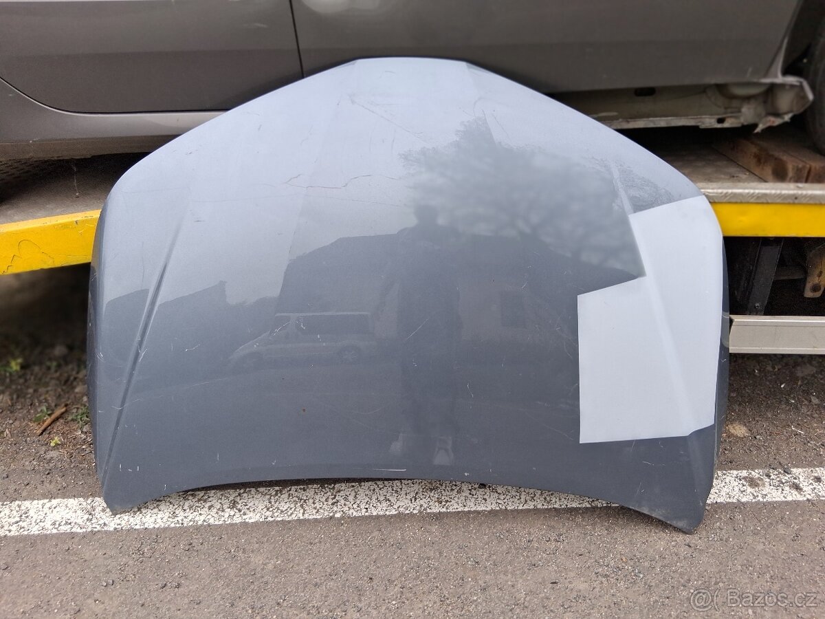Toyota corolla predni kapota