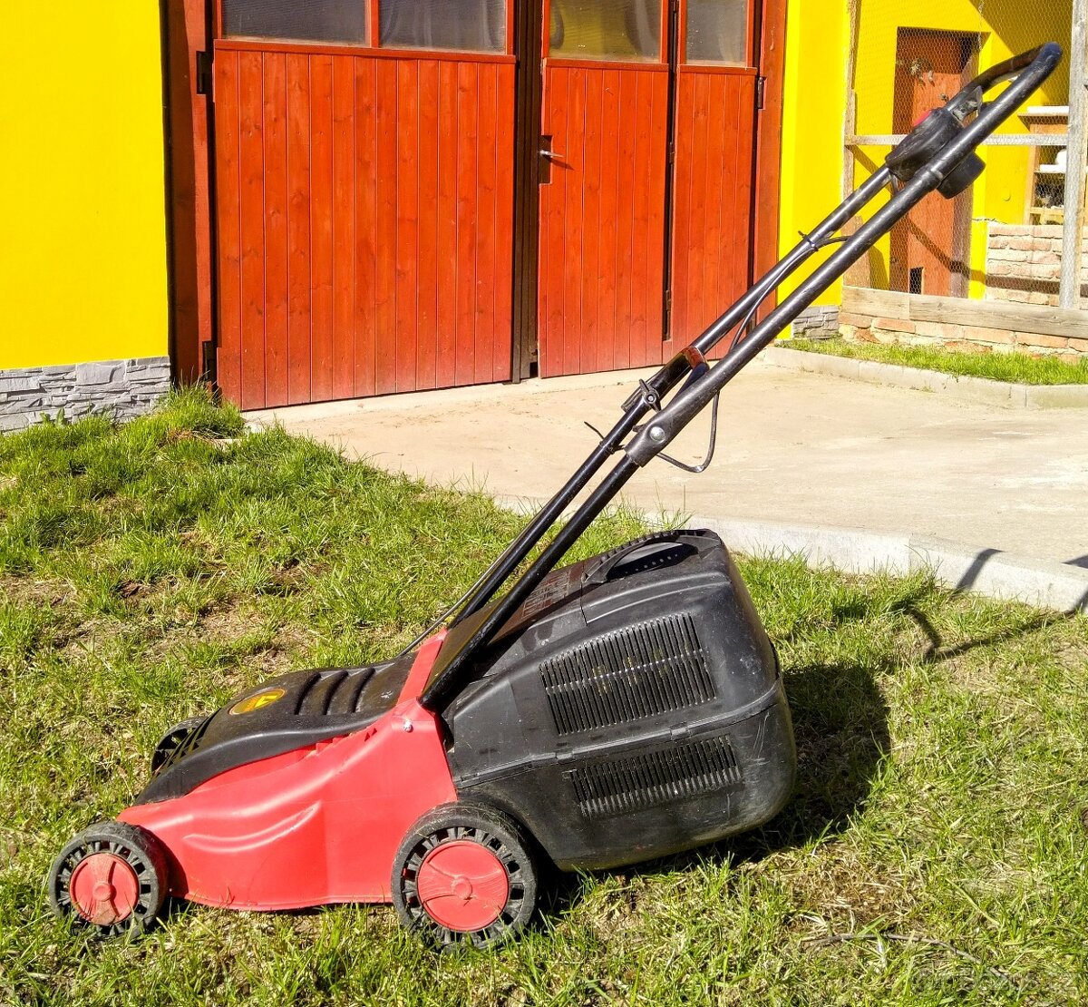 Elektrická sekačka MTD Smart 38 E