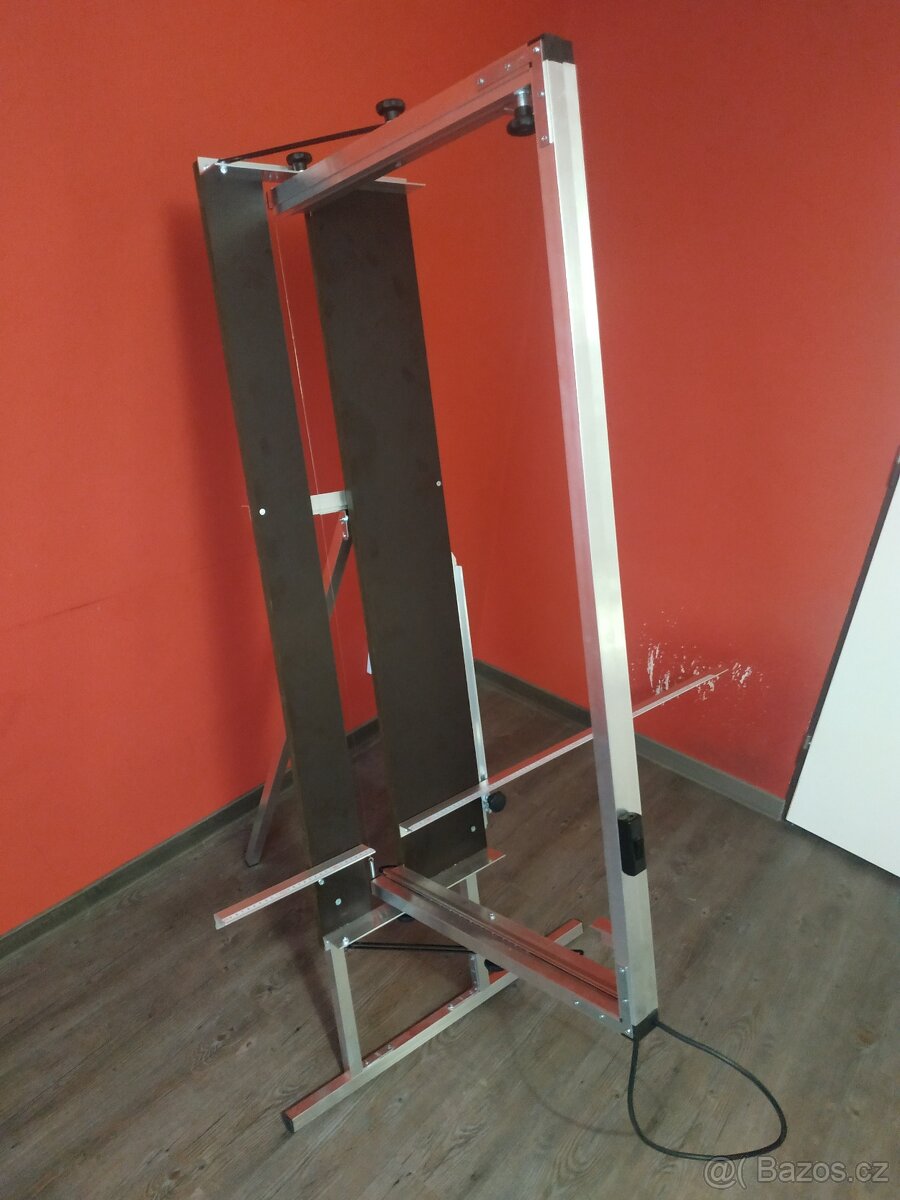 Řezačka na polystyrén