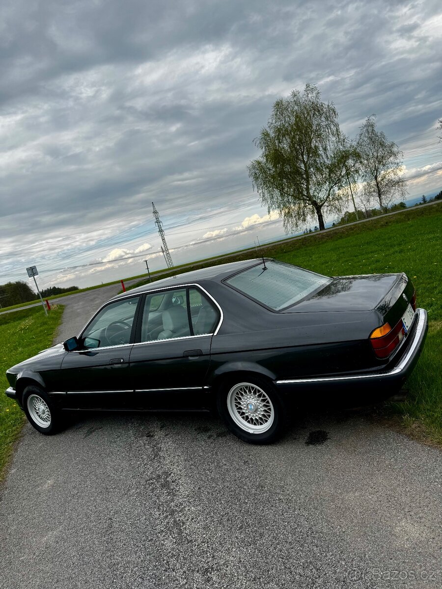 Bmw 730i e32 v8 manuál nová tk