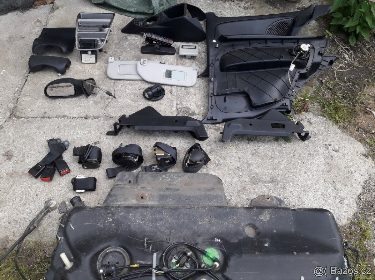 Díly Citroen Saxo, Peugeot 106 (sedačky, nádrž...)