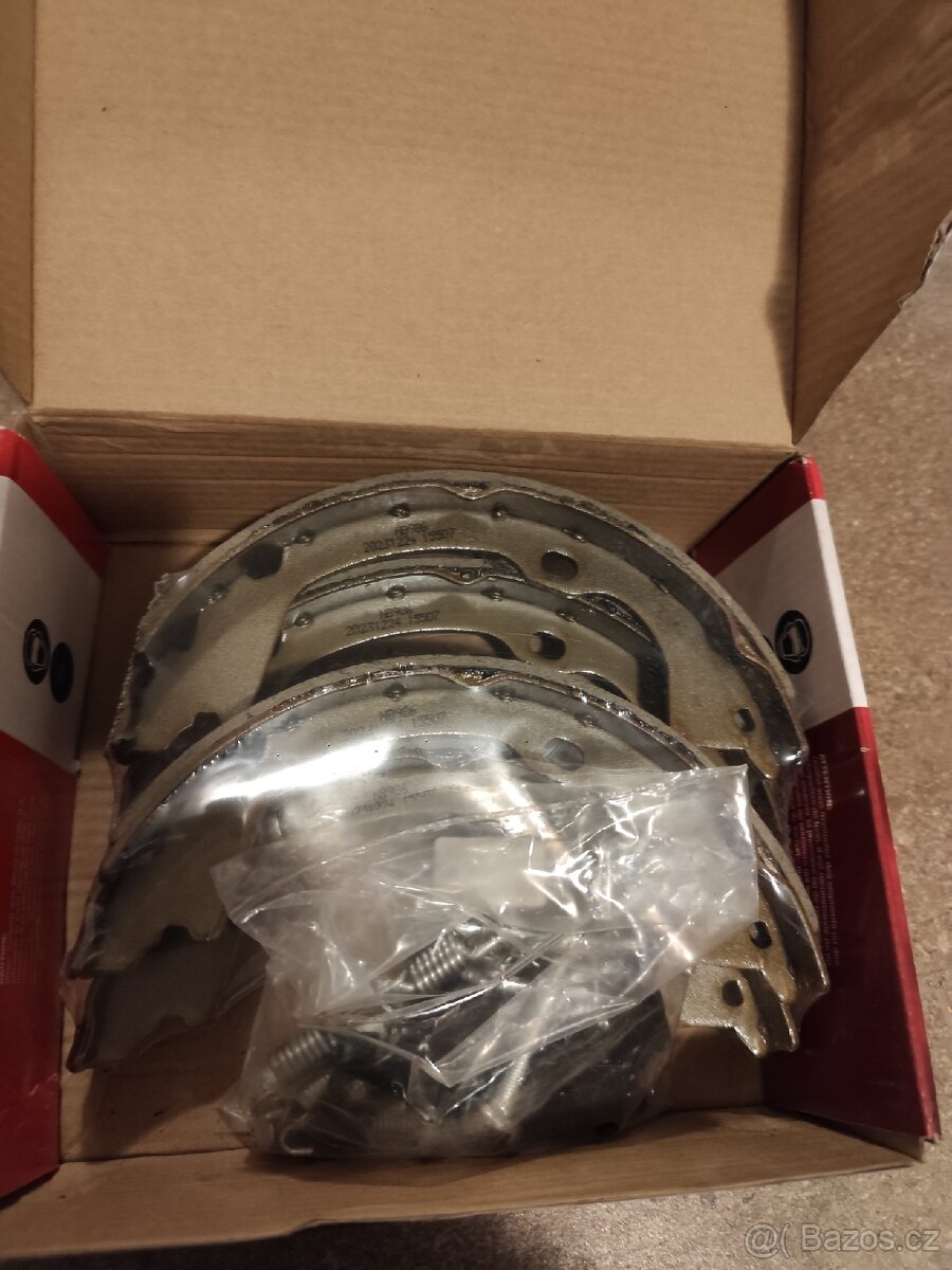 JEEP WK2 Grand Cherokee brzdove pakny bubnove rucni brzdy