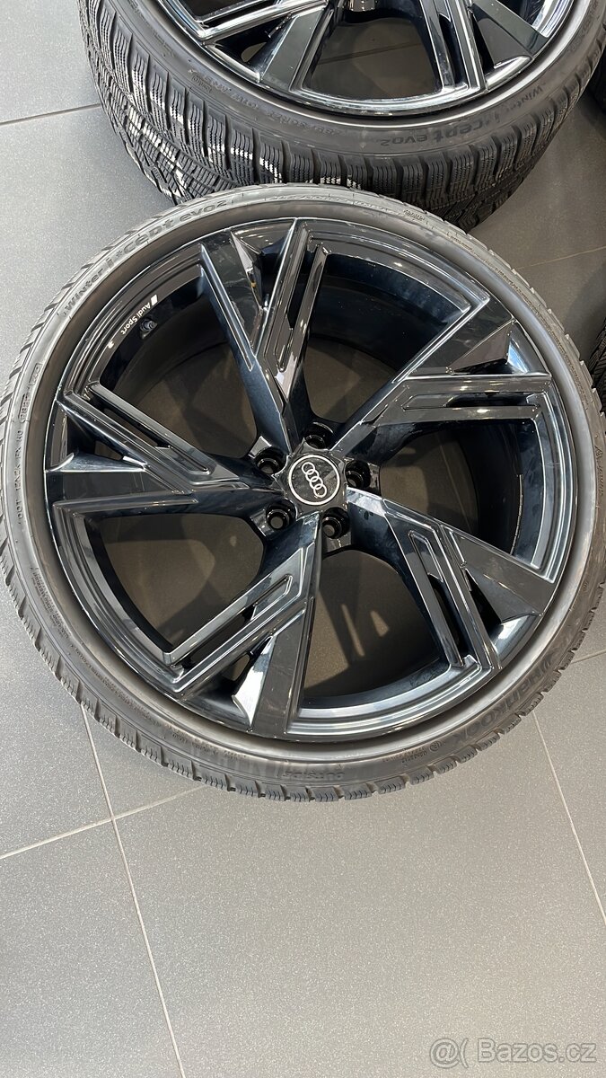 Audi RS6 - rok 2022 - originál sada kol