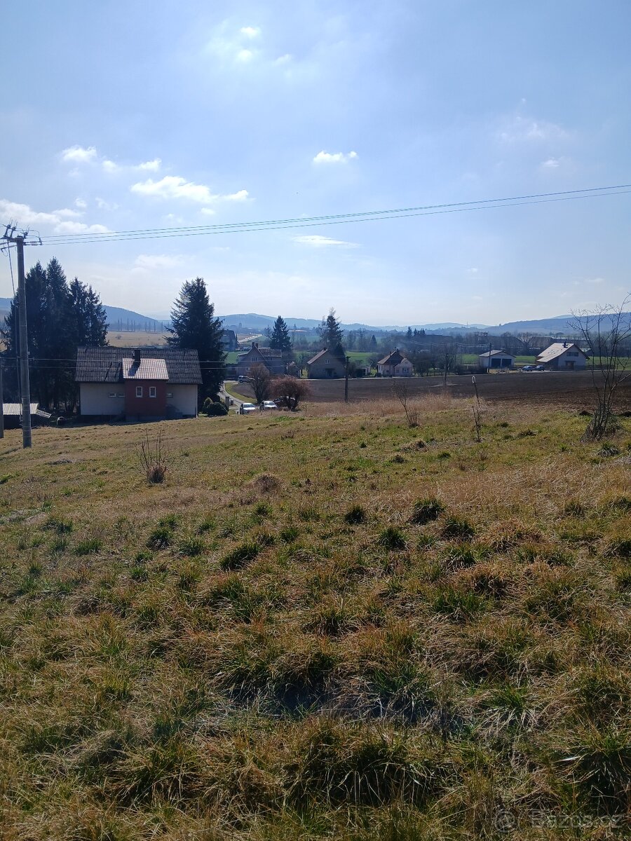 Prodej lukrativního pozemku 4041 m2 určeného k bydlení v mal