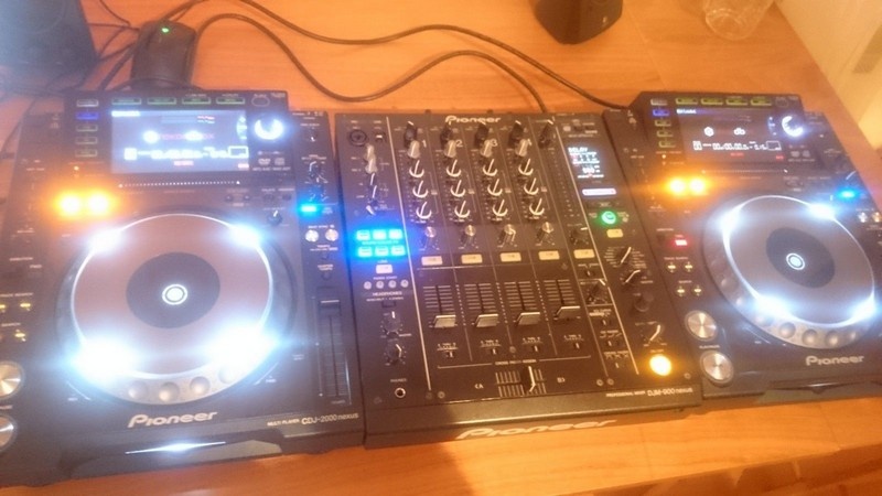 Kompletní DJ set 2x Pioneer CDJ 2000 Nexus; 1x Pioneer DJM 9