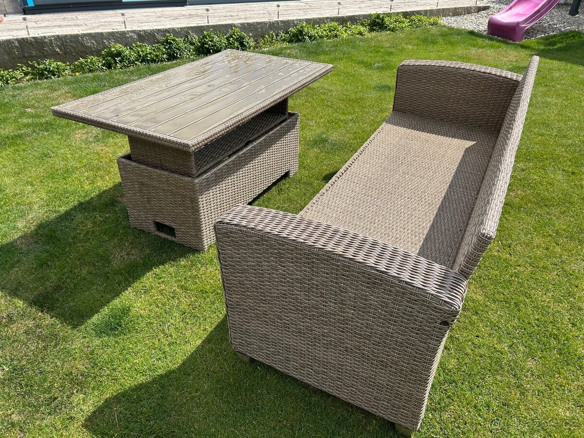Zahradní ratanový nábytek - sedačka + stůl