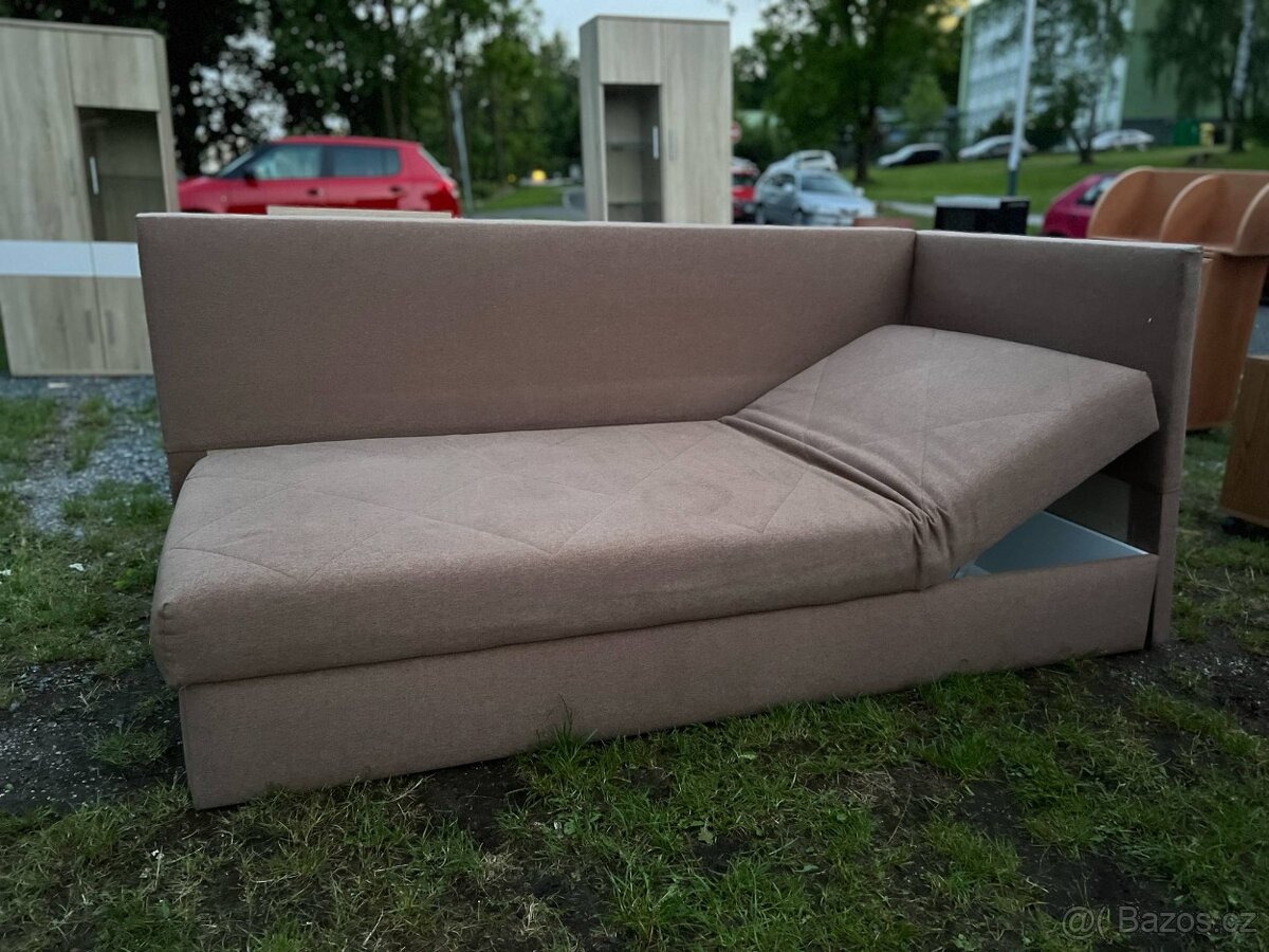 Polohovací postel s úložným prostorem