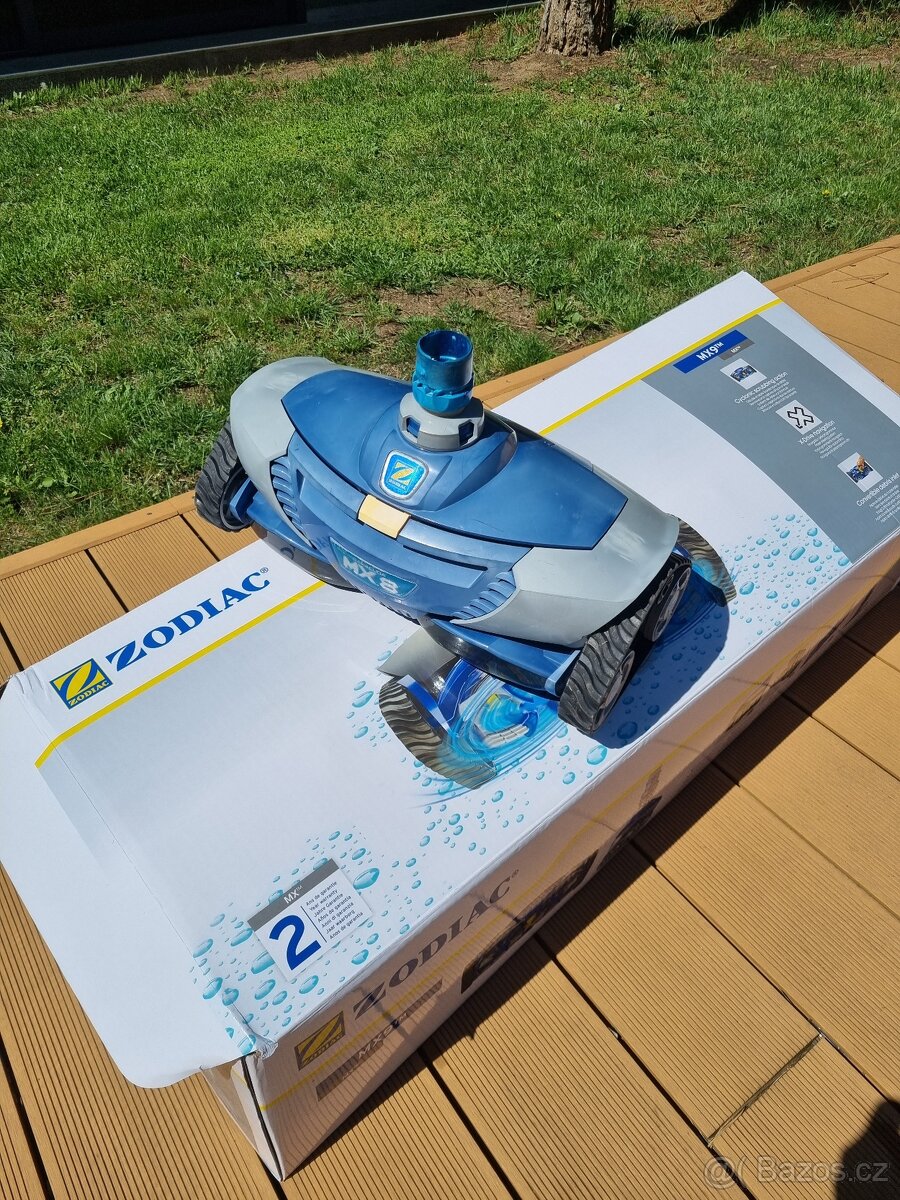 Poloautomatický bazénový vysavač Baracuda MX8 Zodiac