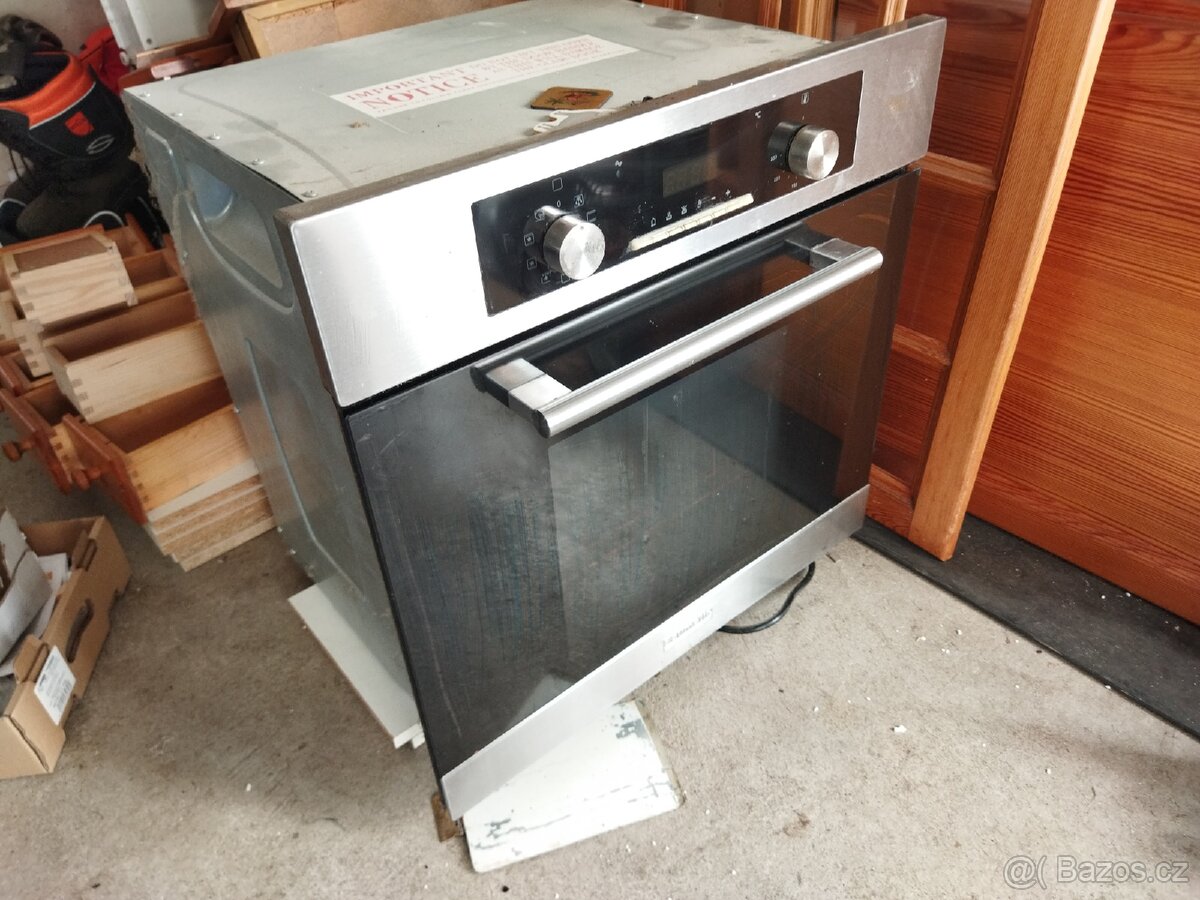 Vestavěná trouba Baumatic P632SS
