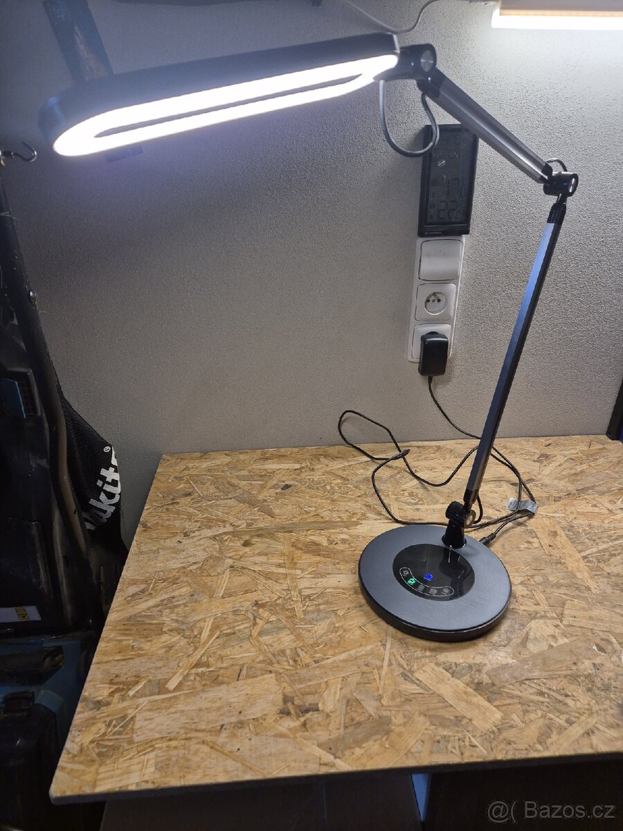 Stolní lampa led s nastavitelnou intensitou
