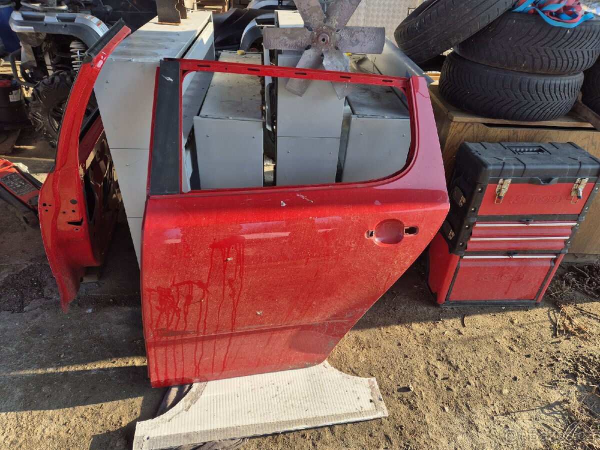 Levé zadní dveře Škoda Fabia 2 v barvě Corida 8151