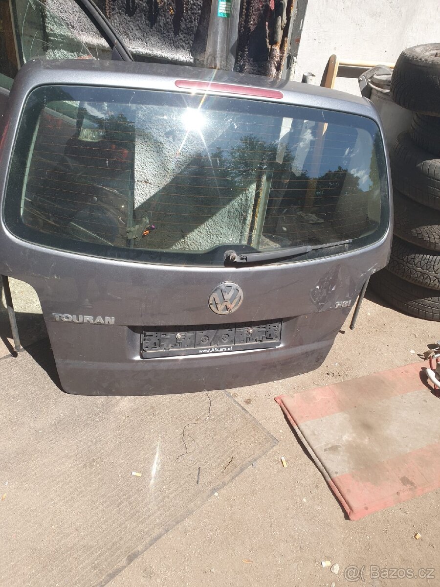 VW TOURAN 2005 PÁTÉ DVEŘE