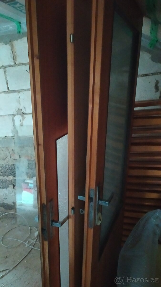 Dveře starší dřevěné