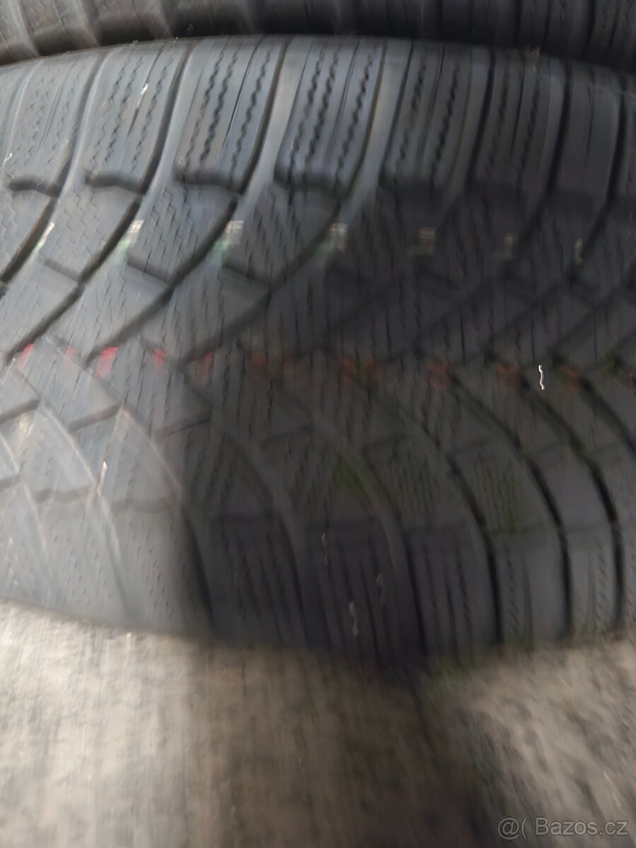 225/45R18 95V XL Bridgestone  Blizzak LM005