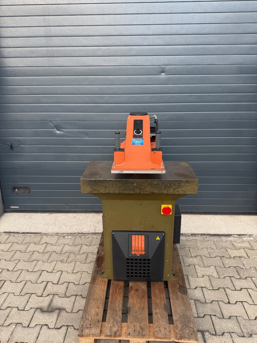 Atom SE 16 vysekávací stroj Hydraulická řezačka Svit Sandt