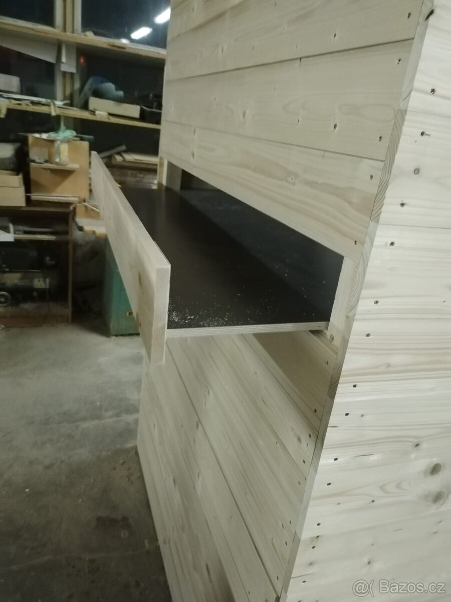 Nová  kralikarna  s vysouvacím  dnem