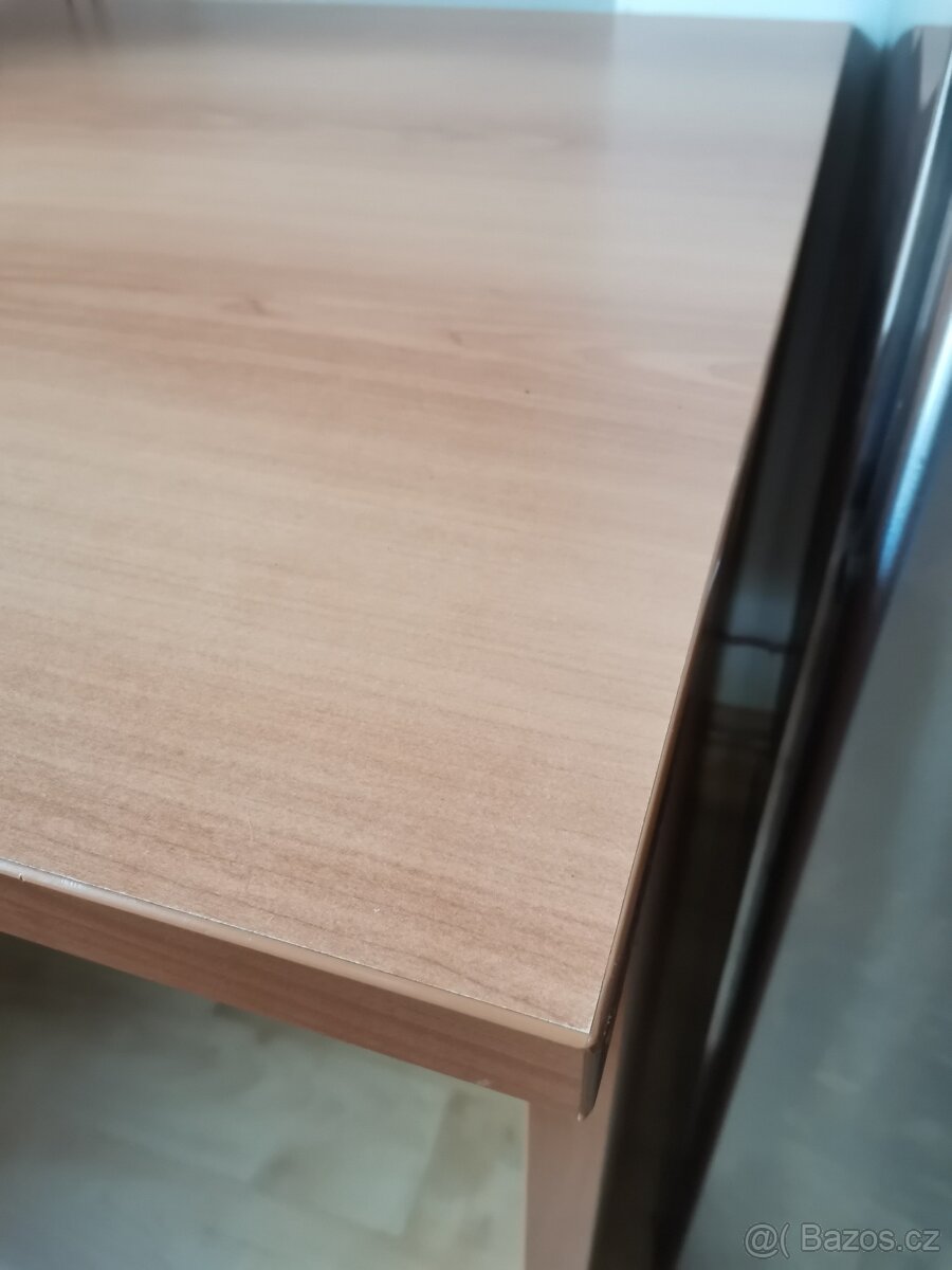 Kancelářský stůl